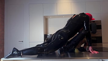 [Countertop, Kitchen, Pig Squirting] Pigbugs Latex Doll And Pig Squirting On The Countertop